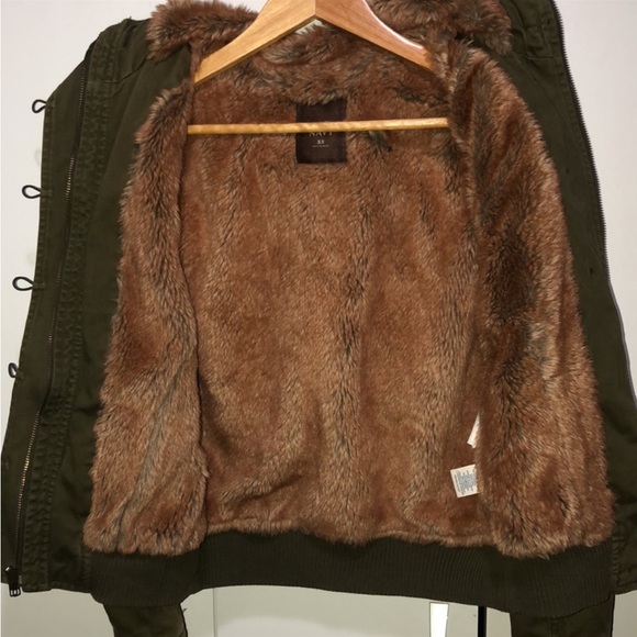 Old Navy jacket faux fur - Picture 2 of 9